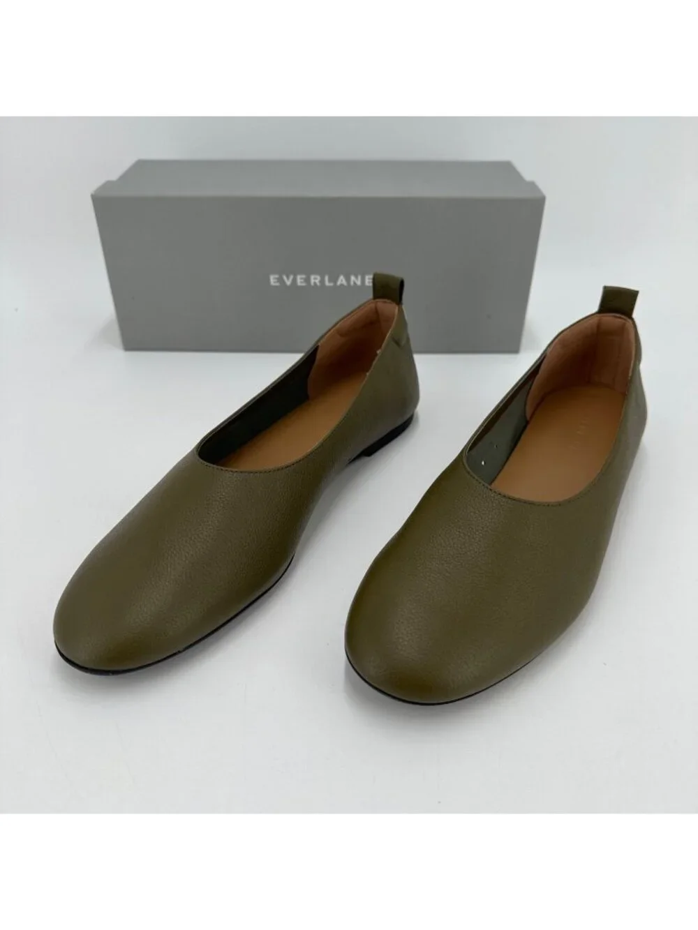 Everlane The Italian Leather Day Glove Flats in Birch Green 6.5 Women's Career